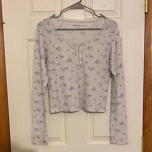 Aeropostale Women's Long Sleeve Top - White and Blue Floral
